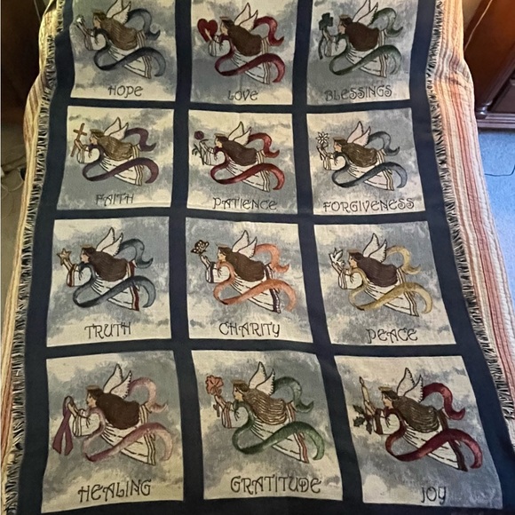 Gorgeous 100% Cotton Angel Paned Blanket - Picture 2 of 16